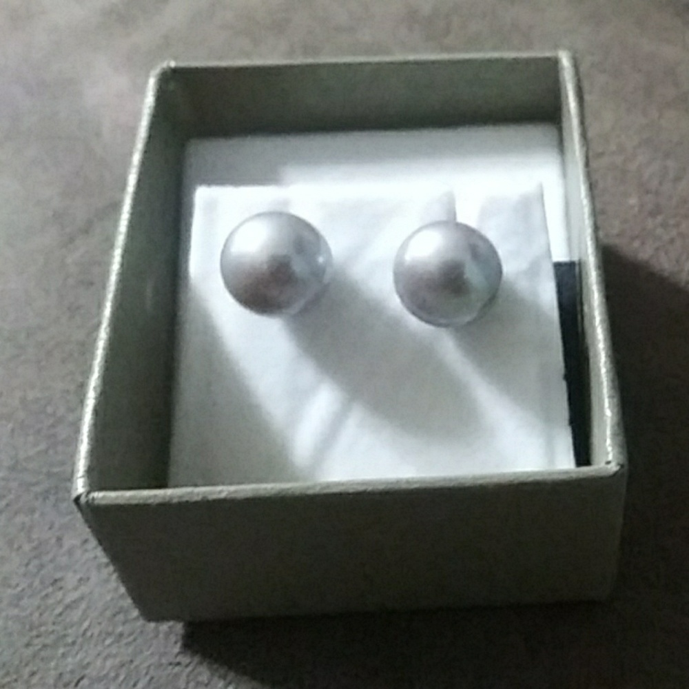 2/$30 Light gray Honora pearl studs